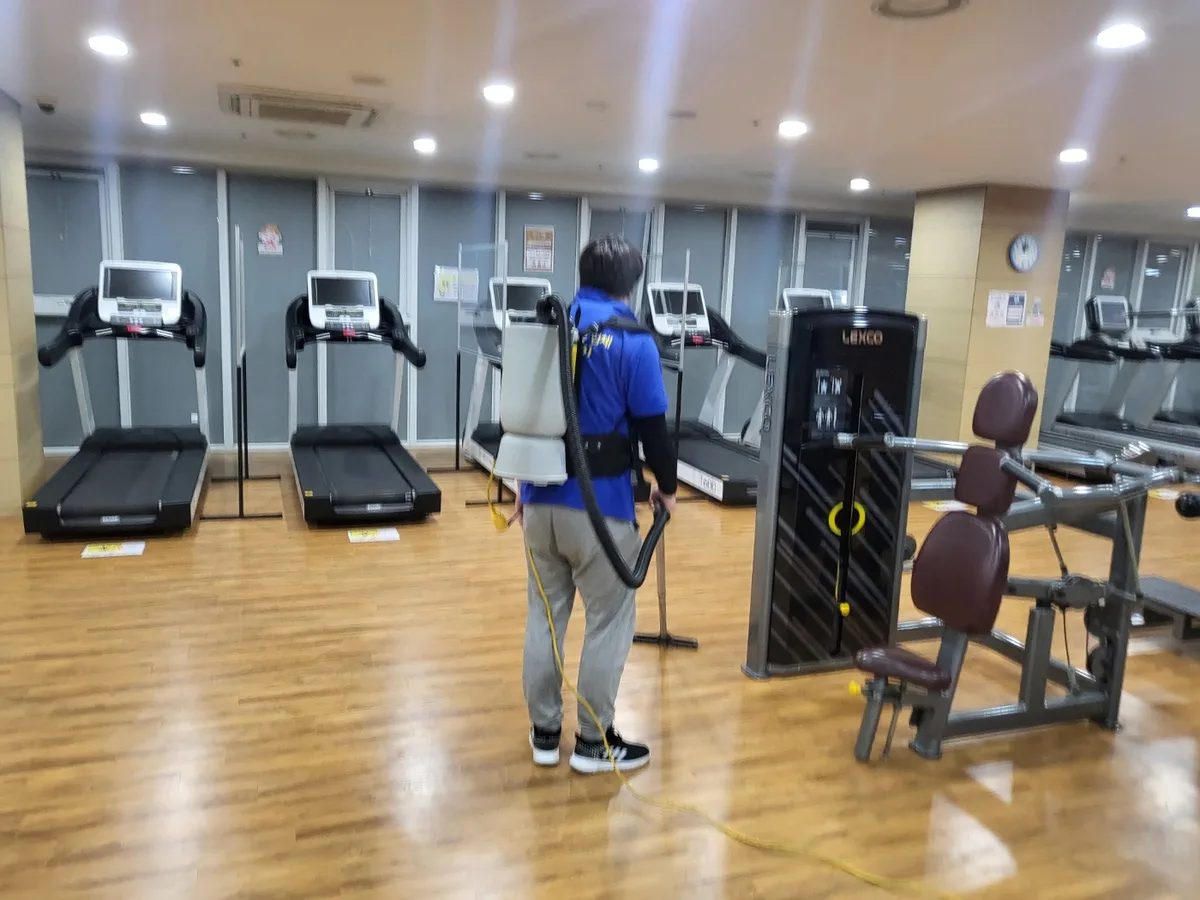 도봉구 쌍문동 헬스장 샤워실 장비 주변 정밀 위생청소 사례 - 행진크린